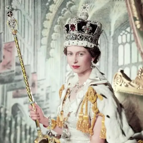 Queen Elizabeth II coronation featuring Cullinan Diamonds
